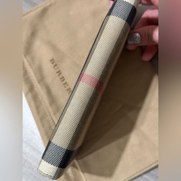 Burberry Elmore Black Leather Check Zip Around Wallet - Picture 10 of 10